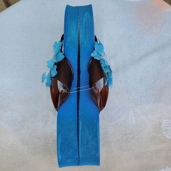 Summer Flip Flops NWT Blue Floral Hawaiian Fashion Thong Slippers Wmn's Sz 6 - Picture 5 of 7